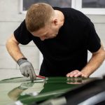 Injeção de termoplástico na indústria automotiva: como ela garante peças mais leves e resistentes